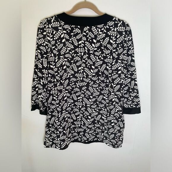 Anne Klein Sport 3/4 Sleeve v-Neck, Print Top size medium NEW - Picture 8 of 8